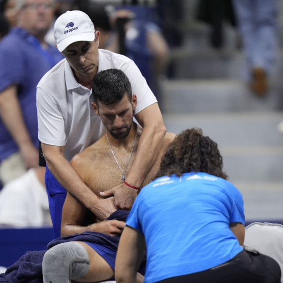 Teški uslovi, Novak i Laslo tražili pomoć fizija FOTO