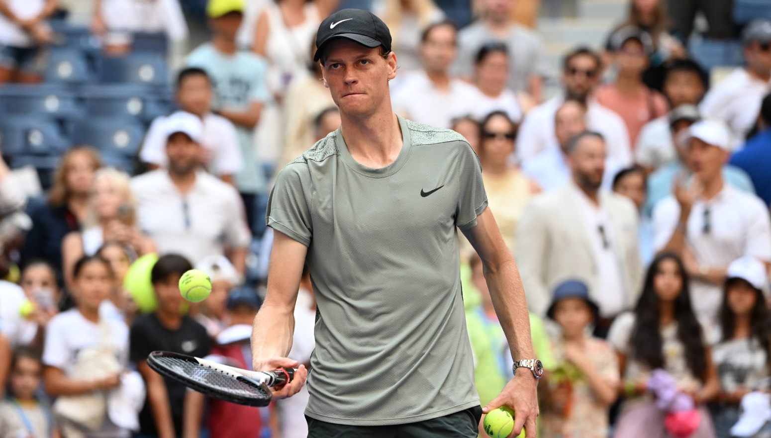 Siner otvara program, Alkaras ga zatvara