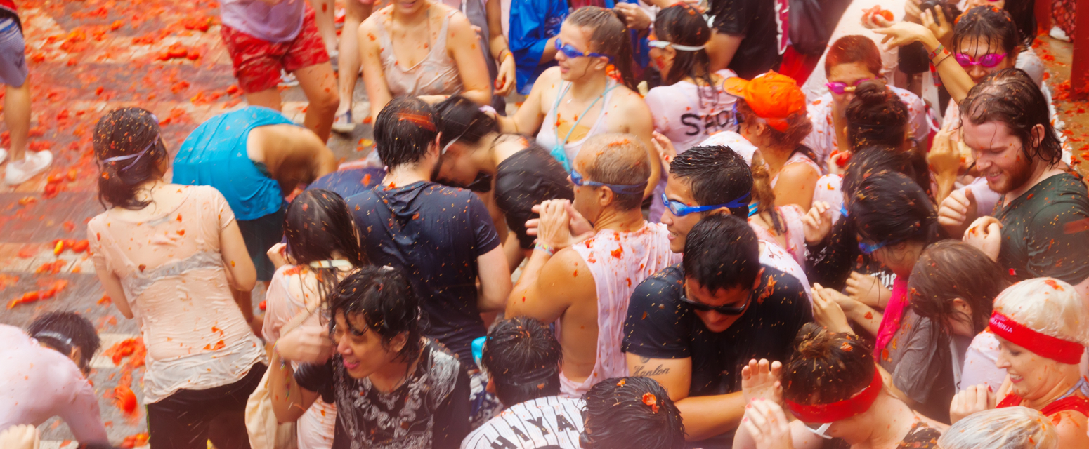 U Španiji održan tradicionalni festival Tomatina: Potrošeno 150 tona paradajza, učestvovalo 22.000 ljudi