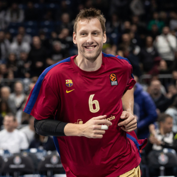 Barsa u problemu, Veseli dugo van terena