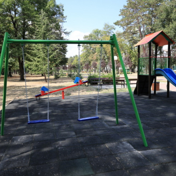 Kukasti krst na dečjem igralištu u Hrvatskoj; Majka zgrožena