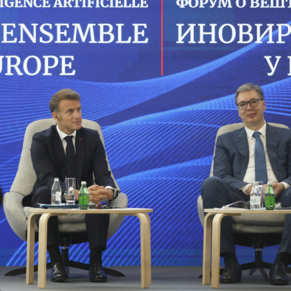 Vučić i Makron na Forumu o mladima i veštačkoj inteligenciji: Ne smemo da kaskamo za Kinom i SAD VIDEO