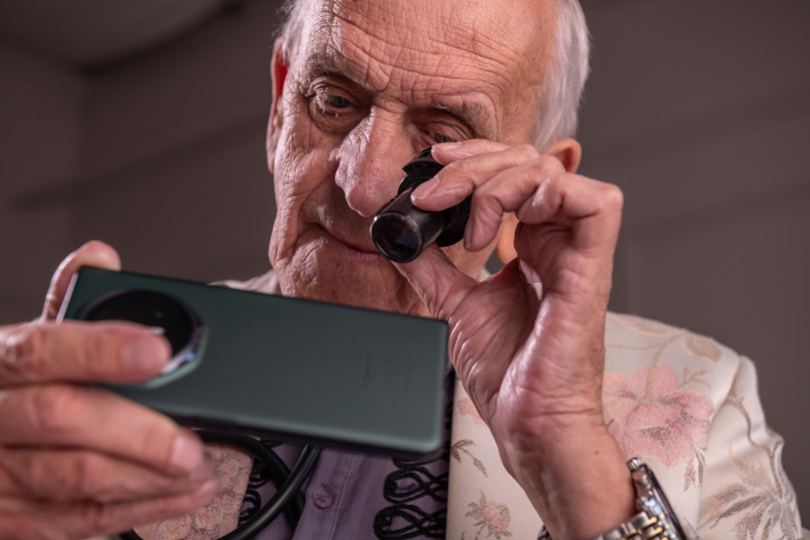 Najmanje izvinjenje na svetu zbog najtanjeg sklopivog telefona na svetu