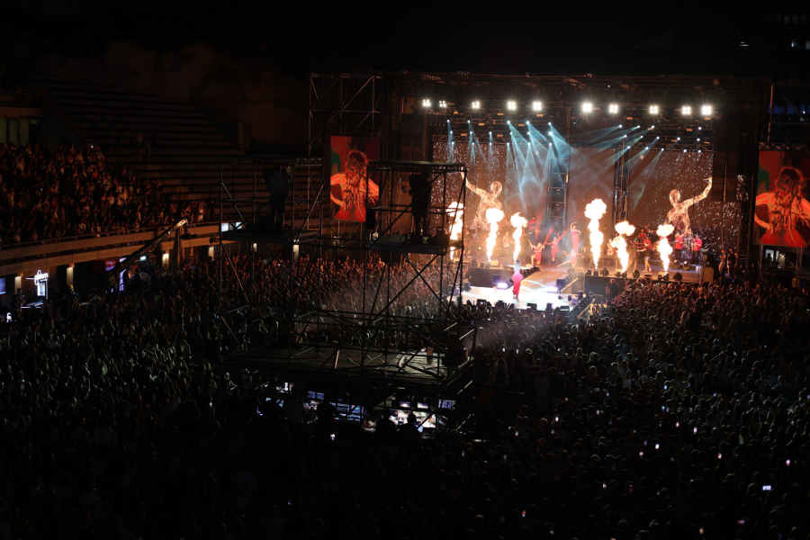Senidah izodminirala pred krcatim Tašmajdanom: Publika u transu, bodrile je Lepa Brena i Nataša Bekvalac