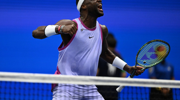 "Rodžer Federer" bacio Medvedeva na kolena VIDEO