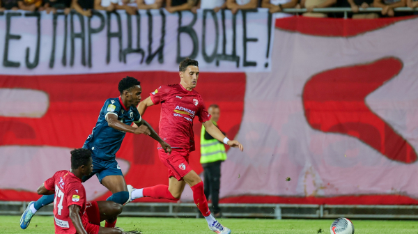 "Igrač Zvezde je srušio fudbalera Radničkog – zašto VAR ne reaguje?" VIDEO