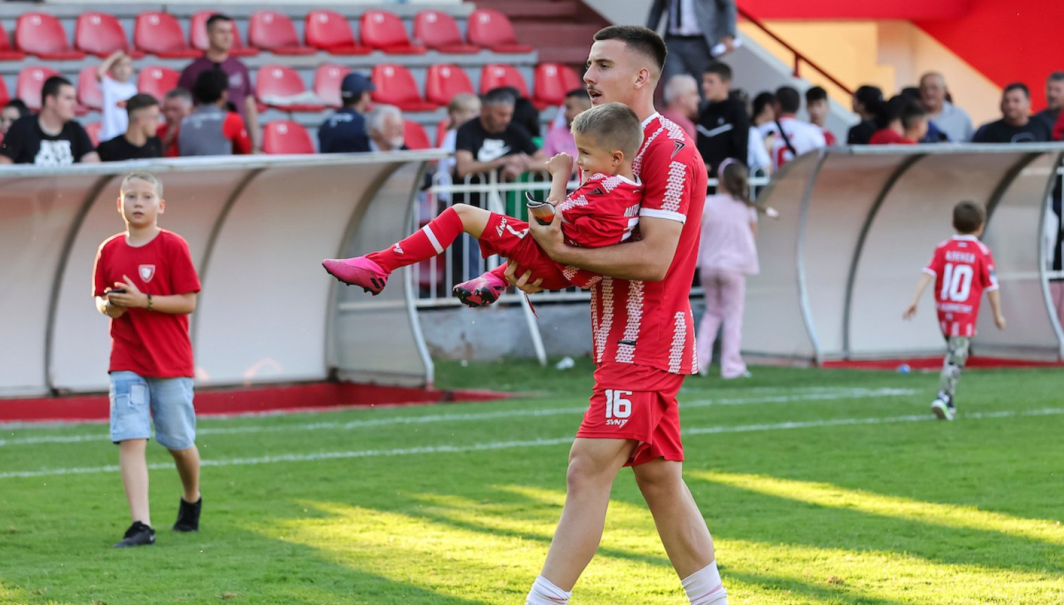 Sa Uba u Njukasl, a onda – Holandija