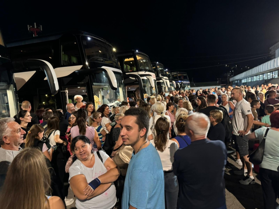 Palma: U Hanioti stigla delegacija od 650 članova iz Srbije FOTO