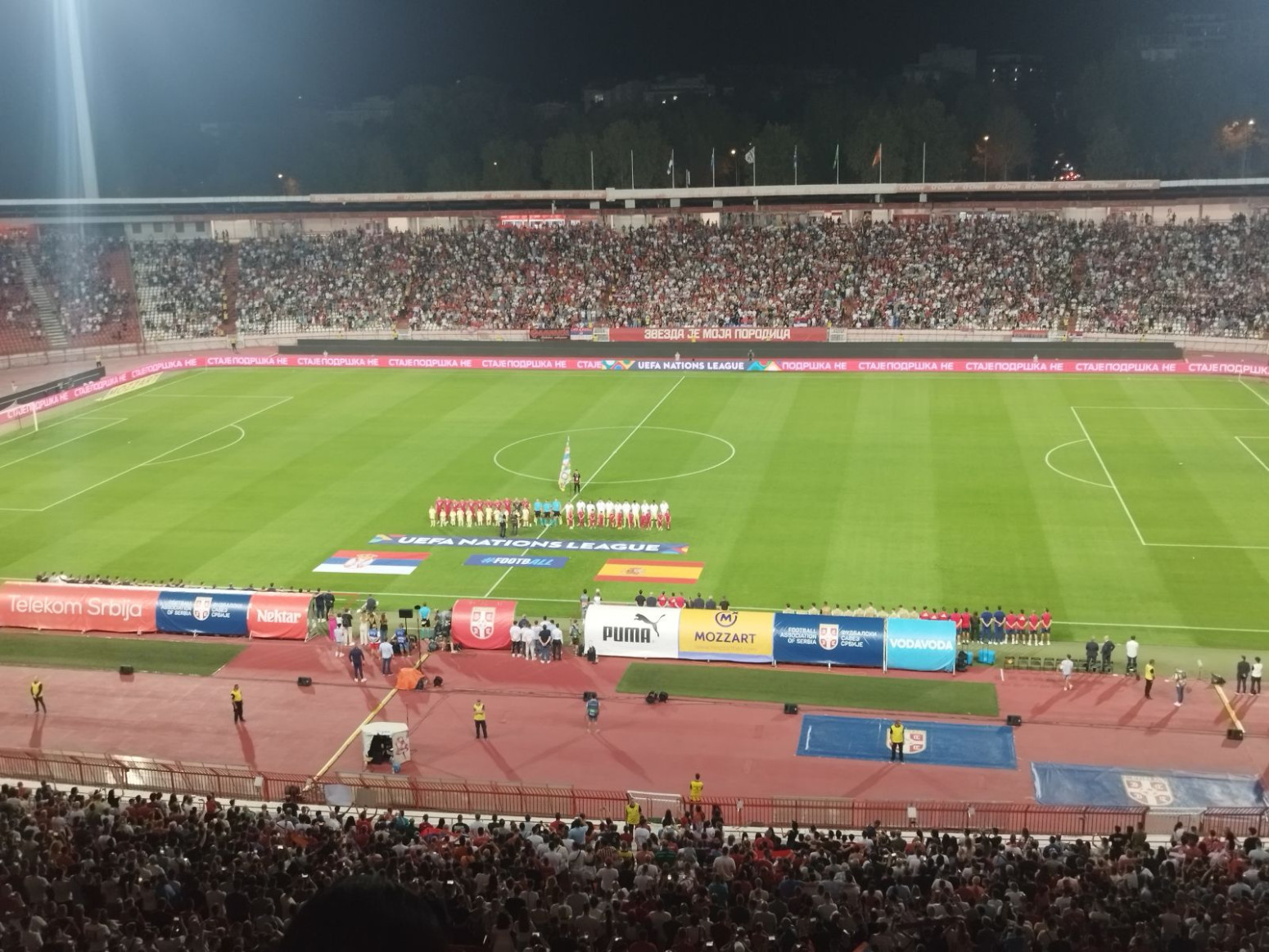 Navijači se odazvali Srbiji FOTO