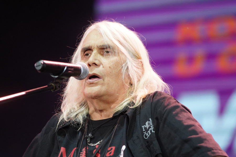 Ukrstite dve gitare, nek to bude spomenik: Ispunjena poslednja želja čuvenog Bore Čorbe FOTO