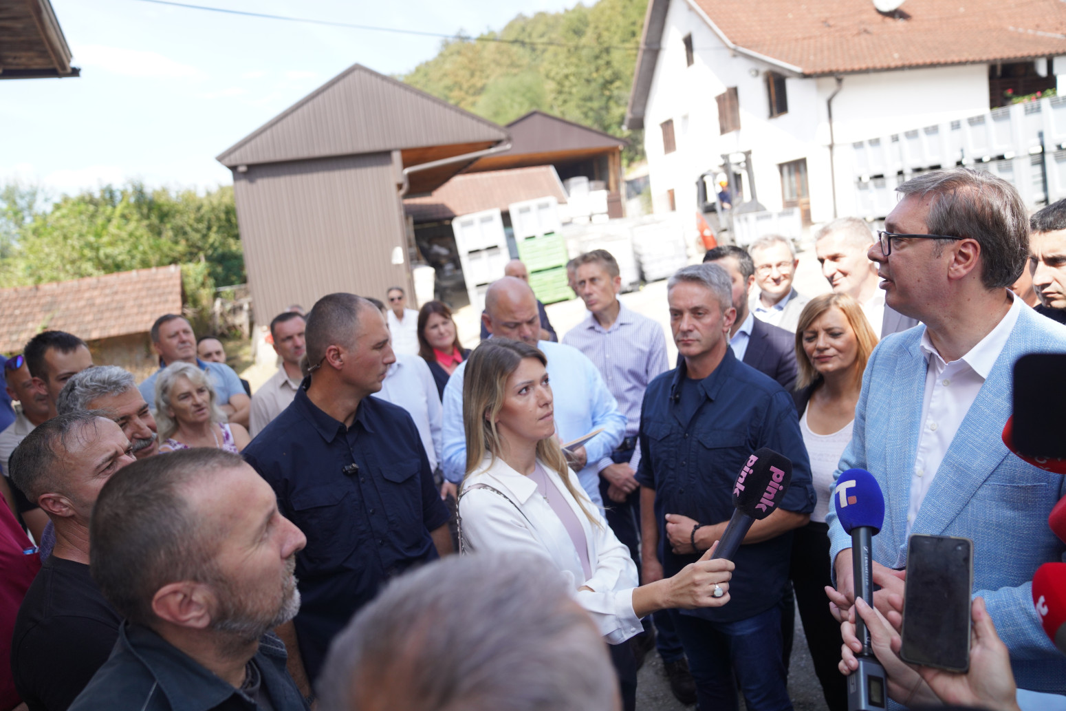 Vučić u Podrinju obišao destileriju: Idemo u gradnju tunela ispod Kadinjače VIDEO