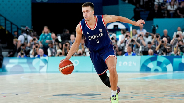 Petrušev zadužio crveno-beli dres sa brojem 30