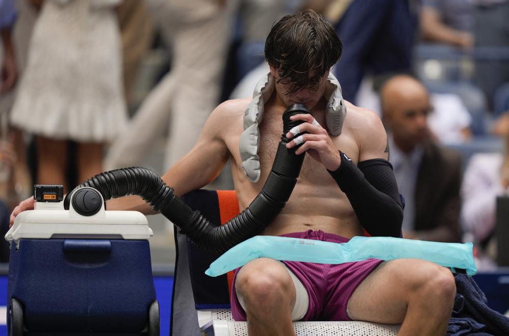 Sva surovost profesionalnog sporta – Drejper povraćao usred meča VIDEO