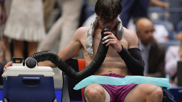 Sva surovost profesionalnog sporta – Drejper povraćao usred meča VIDEO