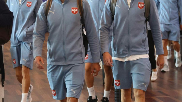 Fudbaleri Srbije u dobrom raspoloženju došli u Kopenhagen VIDEO