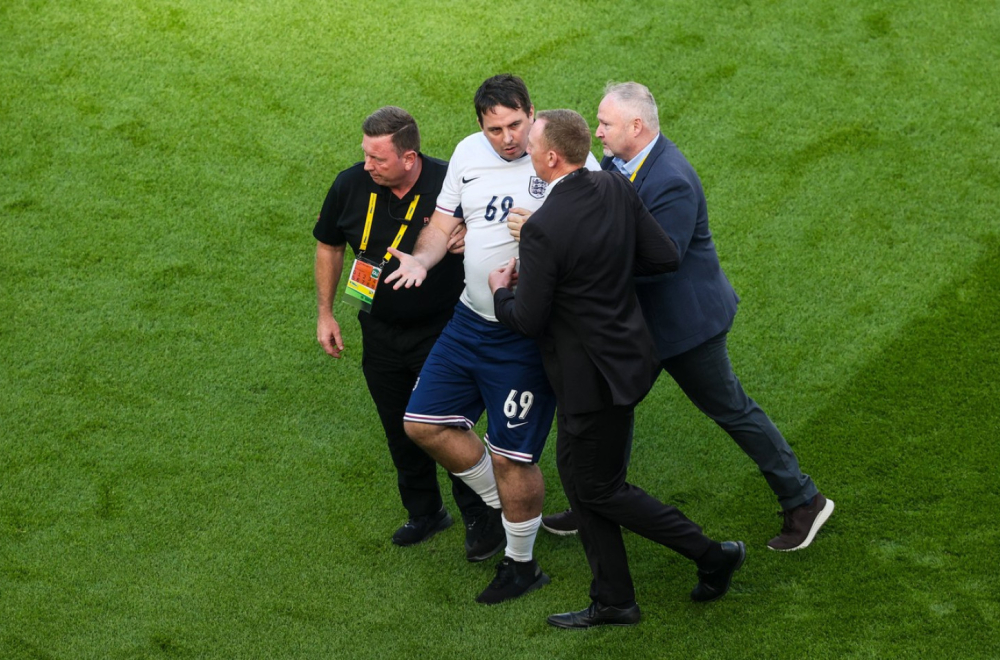 "Najdeblji engleski fudbaler u istoriji" driblao redare u Dablinu