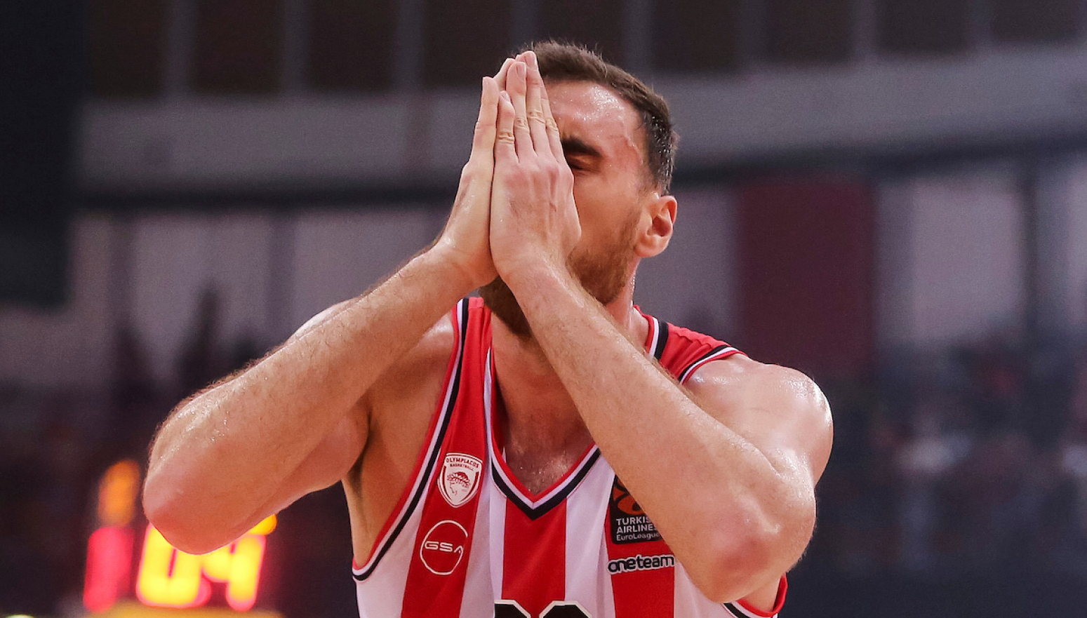 Udarac za Olimpijakos – Milutinov jedini centar!