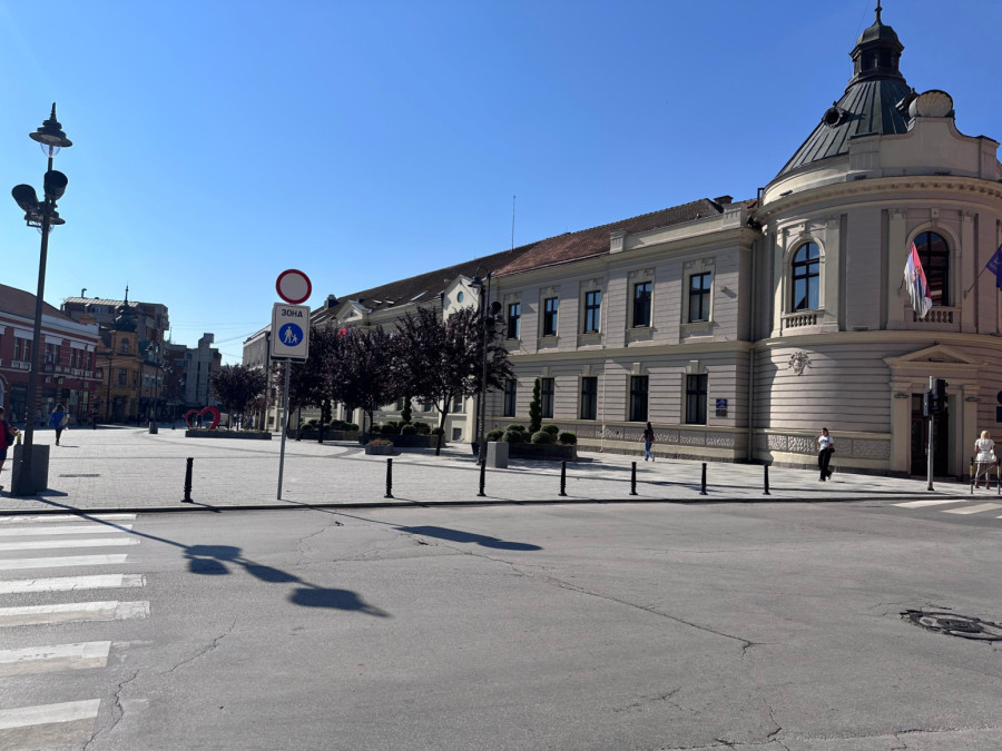 Od pešačke brzo napravili parking zonu: Nadležne službe hitno reagovale FOTO