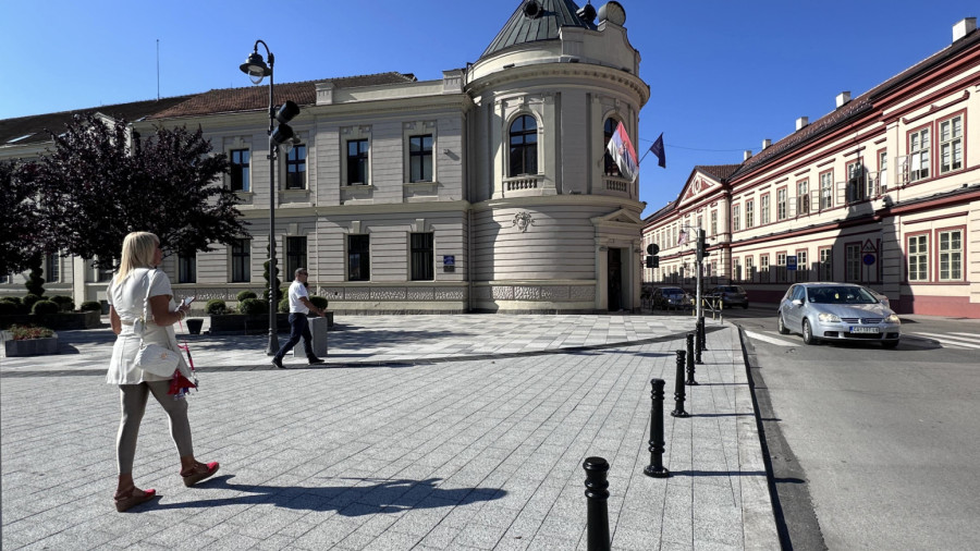 Od pešačke brzo napravili parking zonu: Nadležne službe hitno reagovale FOTO
