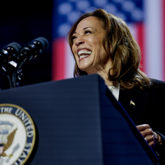 Pevačica oštro napala Kamalu Haris: "Amerika nije spremna za 'obojenu' ženu kao predsednicu"