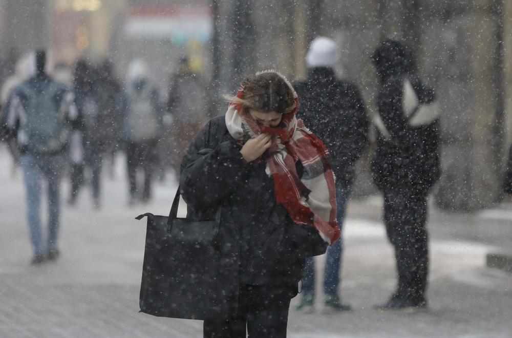 Zver sa istoka je stigla: Haos, sneg i led seju paniku; Škole zatvorene, putevi u kolapsu FOTO/VIDEO