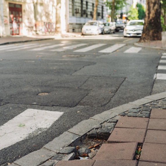 Skandal opozicionih medija: Objavili da se srušila fasada i da je povređena devojčica, pa demantovali