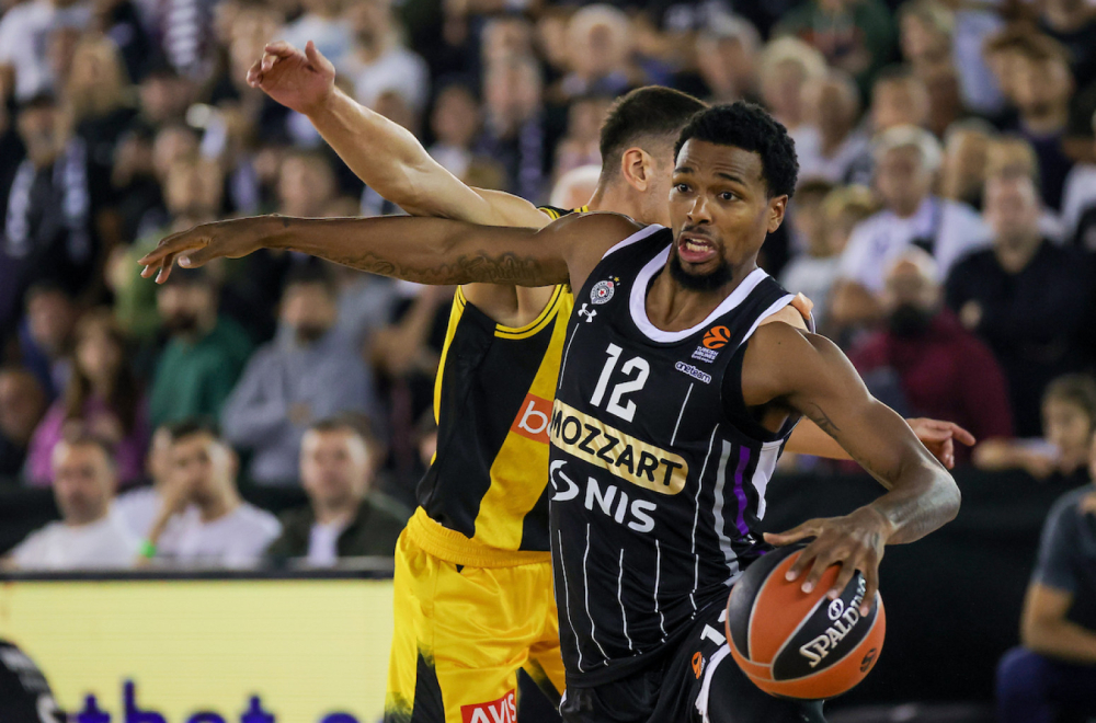 Crno-bela rapsodija na Sajmu – Partizan u novim dresovima razbio AEK