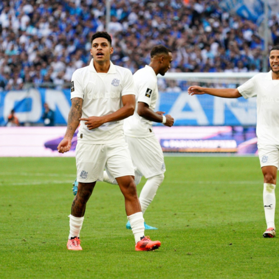 Marsej preživeo sa igračem manje – Nica pogodila tri stative