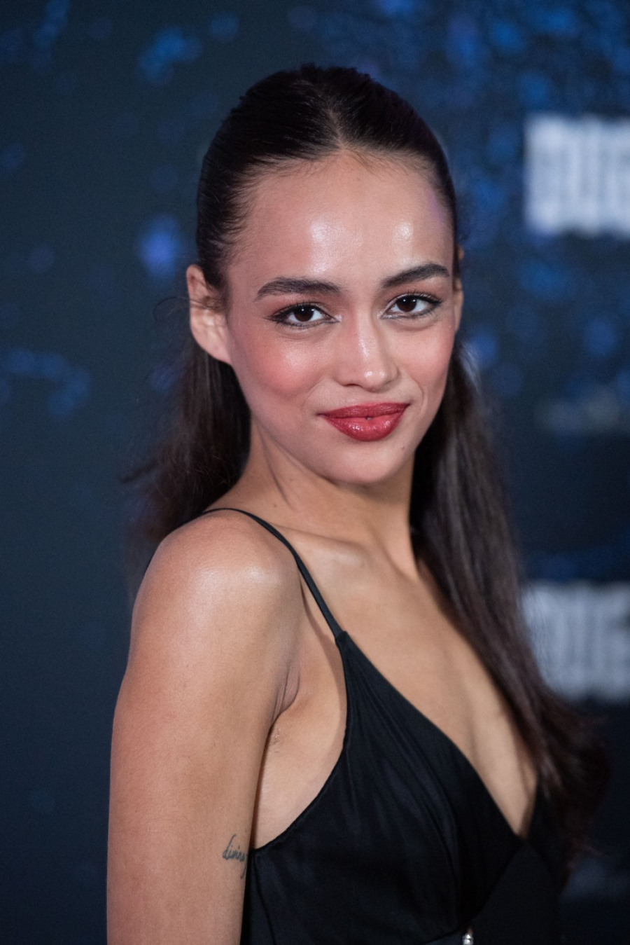 Svi se pitaju ko je nova zvezda serije Emili u Parizu: Otac joj je čuveni reditelj