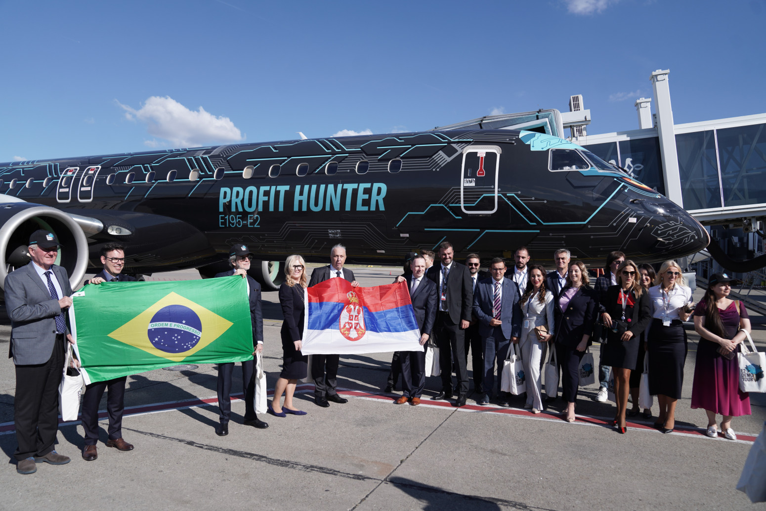 Najtiši avion na svetu E195-E2 leti iznad Beograda FOTO