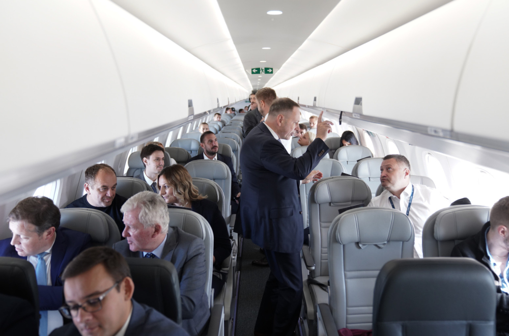 Najtiši avion na svetu E195-E2 leti iznad Beograda FOTO