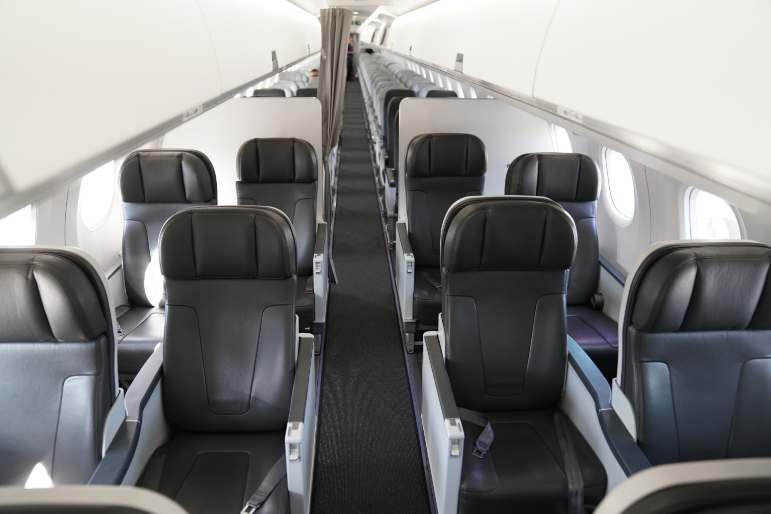 Najtiši avion na svetu E195-E2 leti iznad Beograda FOTO