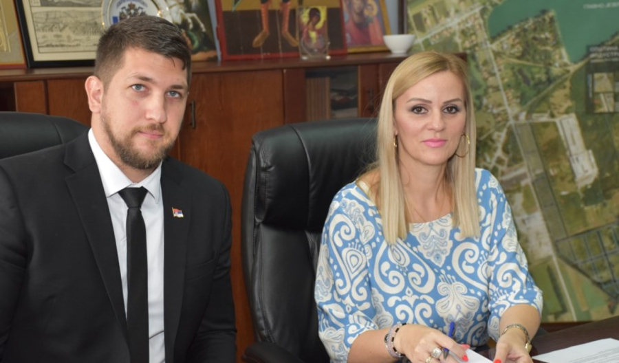 Kamion za odvoženje otpada dodeljen na korišćenje Opštini Bela Crkva FOTO