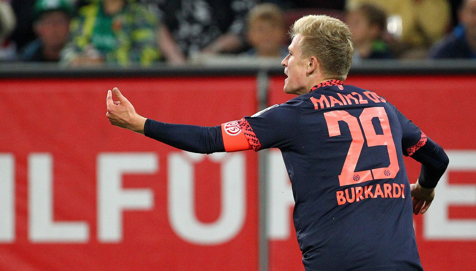 Drama u Augsburgu: Po crveni i poništen penal u nadoknadi