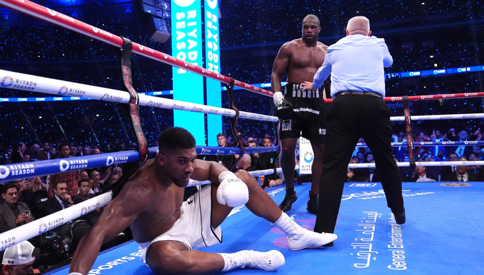 Spektakl na krcatom Vembliju: Džošua nokautiran VIDEO