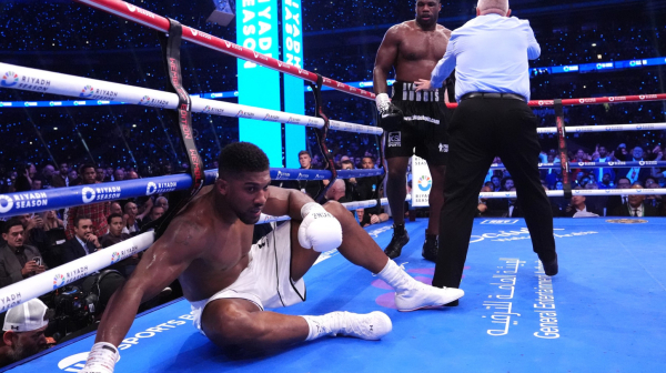 Spektakl na krcatom Vembliju: Džošua nokautiran VIDEO