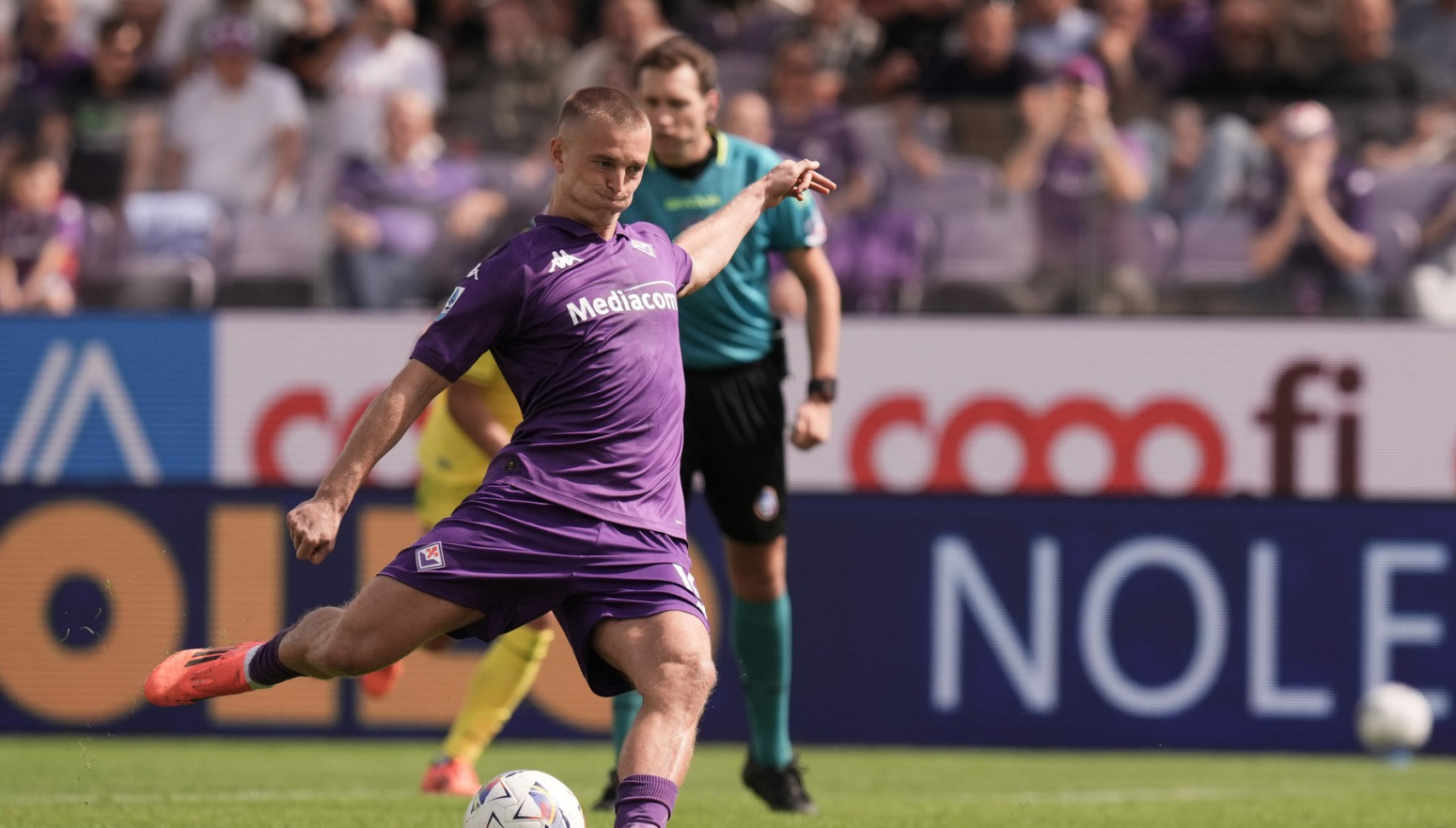 Debitant Gudmundson dva puta sa penala za preokret i prvu pobedu Fiorentine