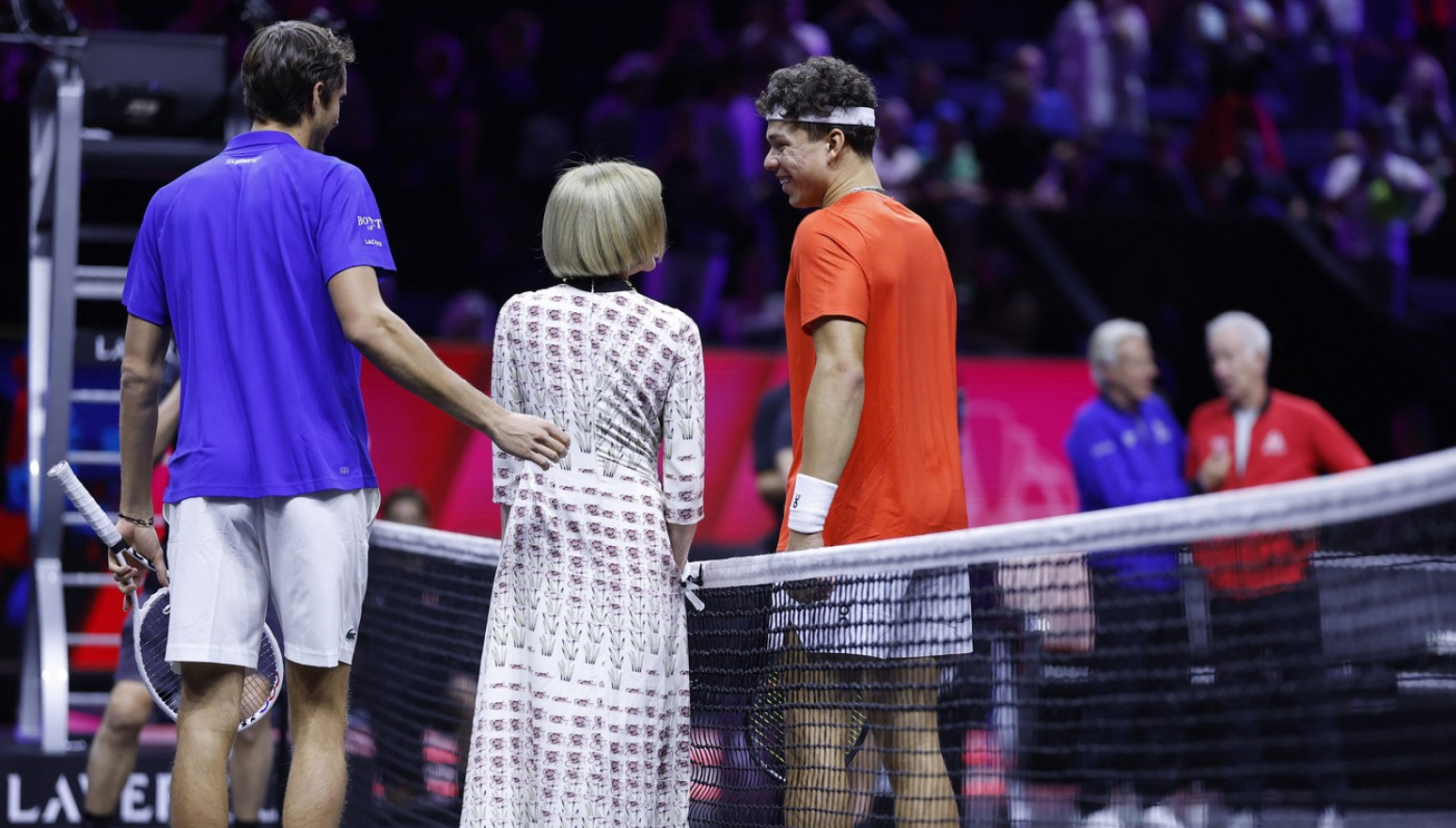 Kolaps Medvedeva – Šelton doneo meč loptu Svetu! VIDEO