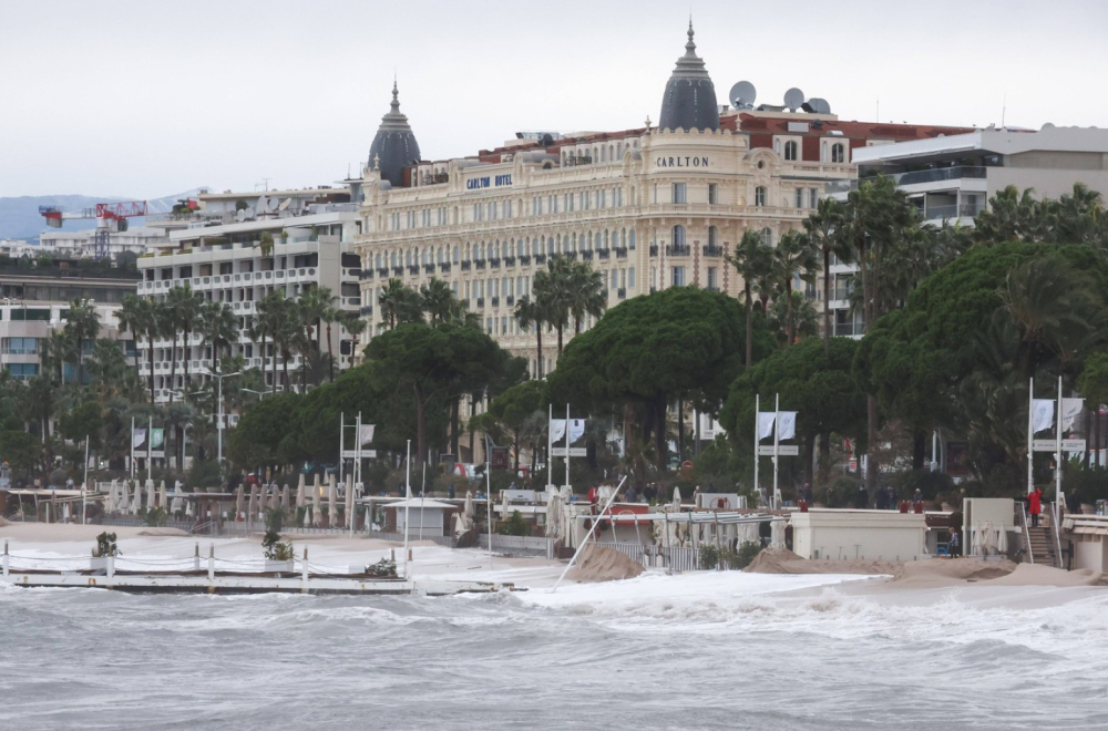 Potpuna katastrofa, grad pod vodom: Hitno zatvorene sve škole VIDEO