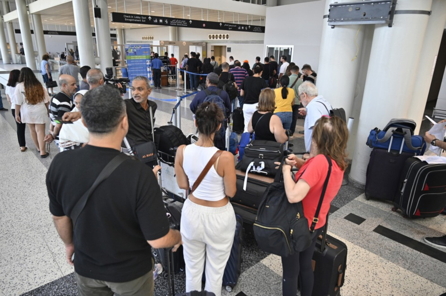 Oglasio se aerodrom: Demantovali modnu zabranu