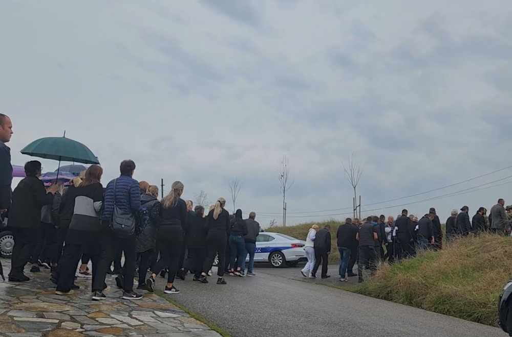 Novi Pazar ne pamti tužniju povorku: Sahranjen Danijel sa svoje troje dece VIDEO