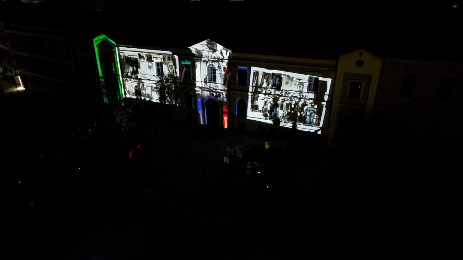 Nesvakidašnji vizuelni spektakl u centru Čačka: Zvanično otvoren Trg Nadežde Petrović FOTO