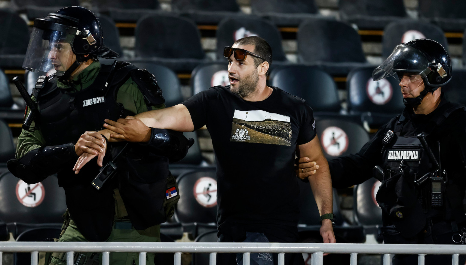 Za uletanje na teren tokom "večitog" – 100.000 i šest meseci