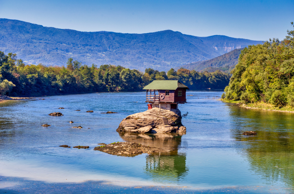 Za Britance Srbija u top-četiri odredišta: Neotkriveno mesto s impresivnom prirodom FOTO