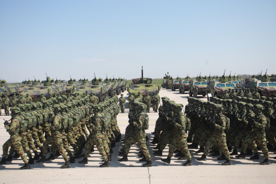 Ako uvedu obavezan vojni rok u Srbiji, zumerima će jedna stvar biti veliki problem – a nije mobilni telefon