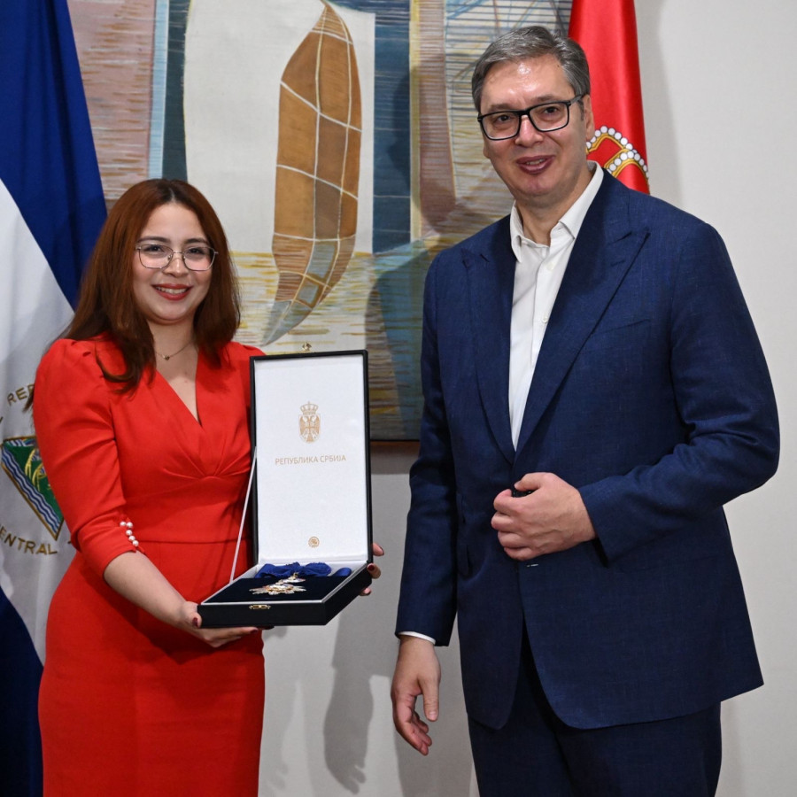 Vučić uručio orden amabasadorki Nikaragve: Imala je najbolji govor tokom rasprave o rezoluciji o Srebrenici
