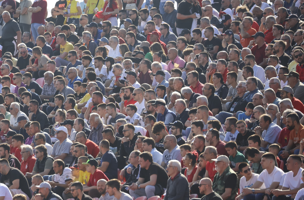 Drama na utakmici u Novom Pazaru – sukobili se fudbaleri i navijači