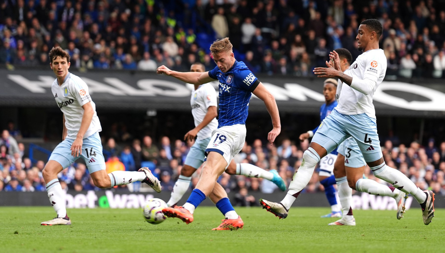 Delap sa dva hica sprečio trijumf Aston Vile VIDEO