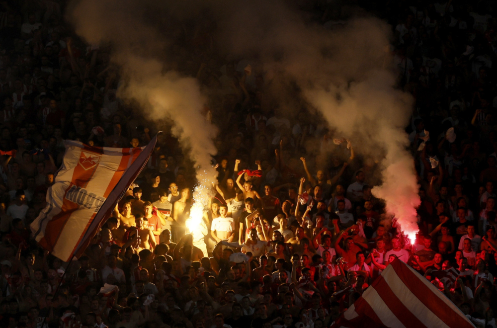 Zabrana, šta to beše? "Delije" napravile šou u Milanu! FOTO/VIDEO