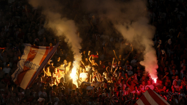 Zabrana, šta to beše? "Delije" napravile šou u Milanu! FOTO/VIDEO